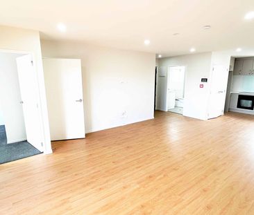 Modern Two-Storey Penthouse Apartment - Prime Manurewa Location - Photo 4