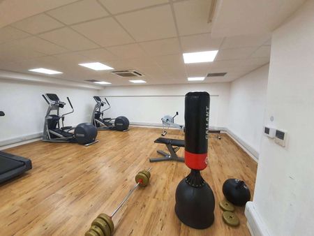 AVAILABLE FEB 4TH | FULLY FURNISHED | ONE BEDROOM APARTMENT | LOCATED IN THE VIBRANT JEWELLERY QUARTER | ONSITE AMENTIES | OPPORTUNITY NOT TO BE MISSED | BOOK NOW, SECURE YOUR VIEWING! - Photo 5