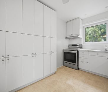 For Lease - 154 Martin Grove Road, Toronto, Ontario - Photo 6