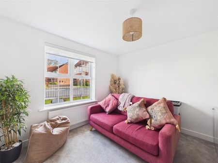 4 BED Detached house To rent - Photo 2
