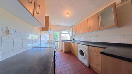 4 bedroom terraced house to rent - Photo 2