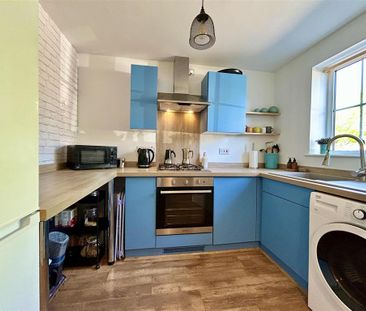 2 bedroom end of terrace house to rent - Photo 3