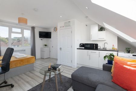 Eastcote Lane - Photo 5