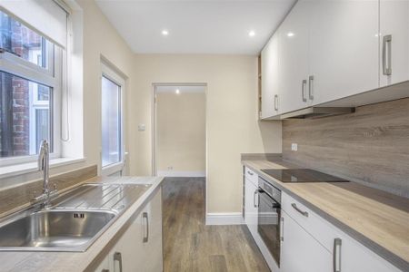 2 bedroom terraced house to rent - Photo 3
