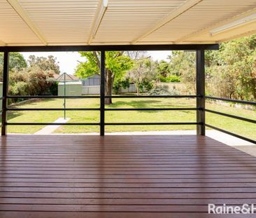 CHARMING 3-BEDROOM HOME WITH ESTABLISHED GARDENS - Photo 6