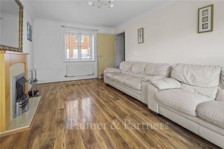 4 bedroom detached house to rent - Photo 2