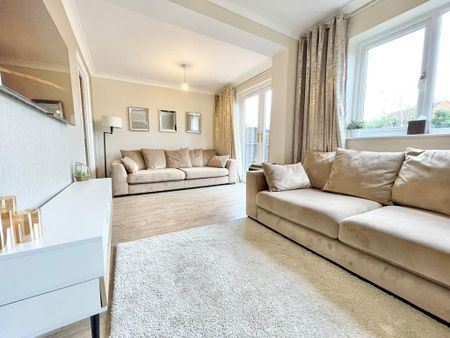 4 bedroom detached house to rent - Photo 2