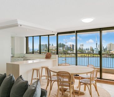 HABOURSIDE WATERFRONT APARTMENT - FURNISHED - Photo 2