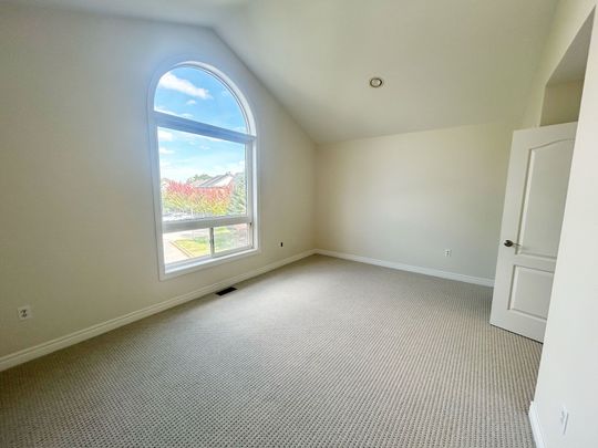 For Lease - 3342 Fountain Park Avenue, Mississauga, Ontario - Photo 1