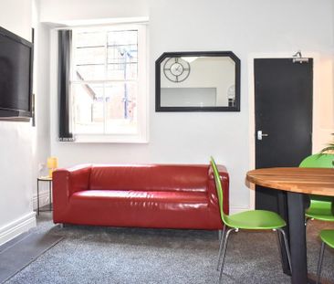 5 bedroom terraced house to rent - Photo 2