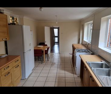 Room in a Shared House, Milton Road, SO15 - Photo 3