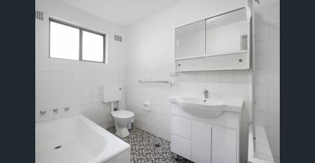 Modern Apartment in Ultra-Convenient Location - Photo 3