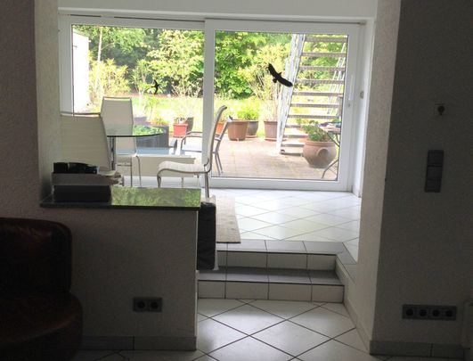 Stadtwohnung mit Terrasse Nähe Flora Köln Linie 16 fußläufig zu erreichen - Photo 1