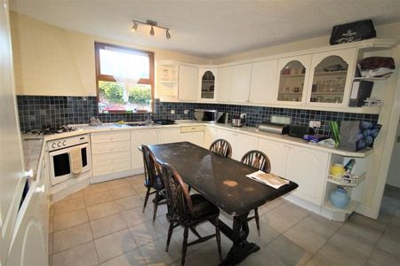 1 bedroom in a house share to rent - Photo 4