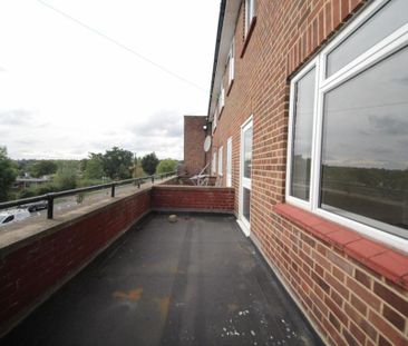 3 bedroom maisonette to rent - Photo 2