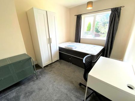 4 bedroom semi-detached house to rent - Photo 5