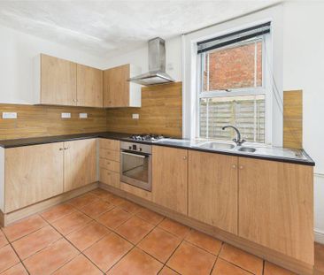 3 bedroom semi-detached house to rent - Photo 6