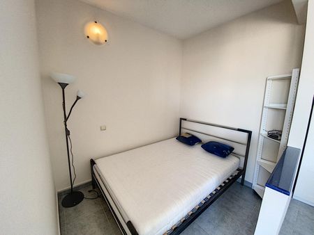 À Ixelles, grand studio de 55m2 en location 750 € par mois - Foto 3