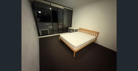 Spacious 2-Bedroom Apartment in the Heart of Zetland - Photo 2