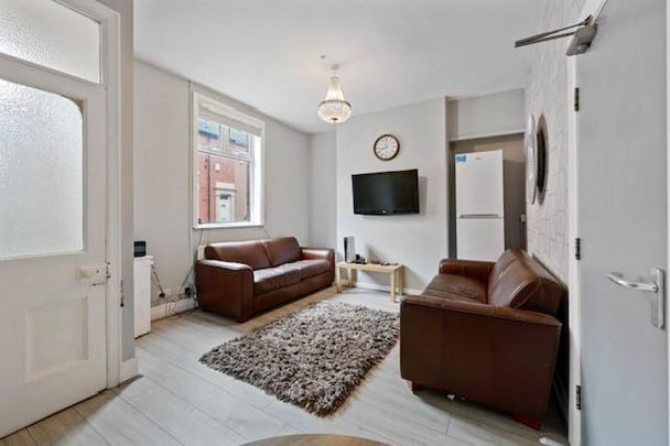 6 bedroom end of terrace house to rent - Photo 1