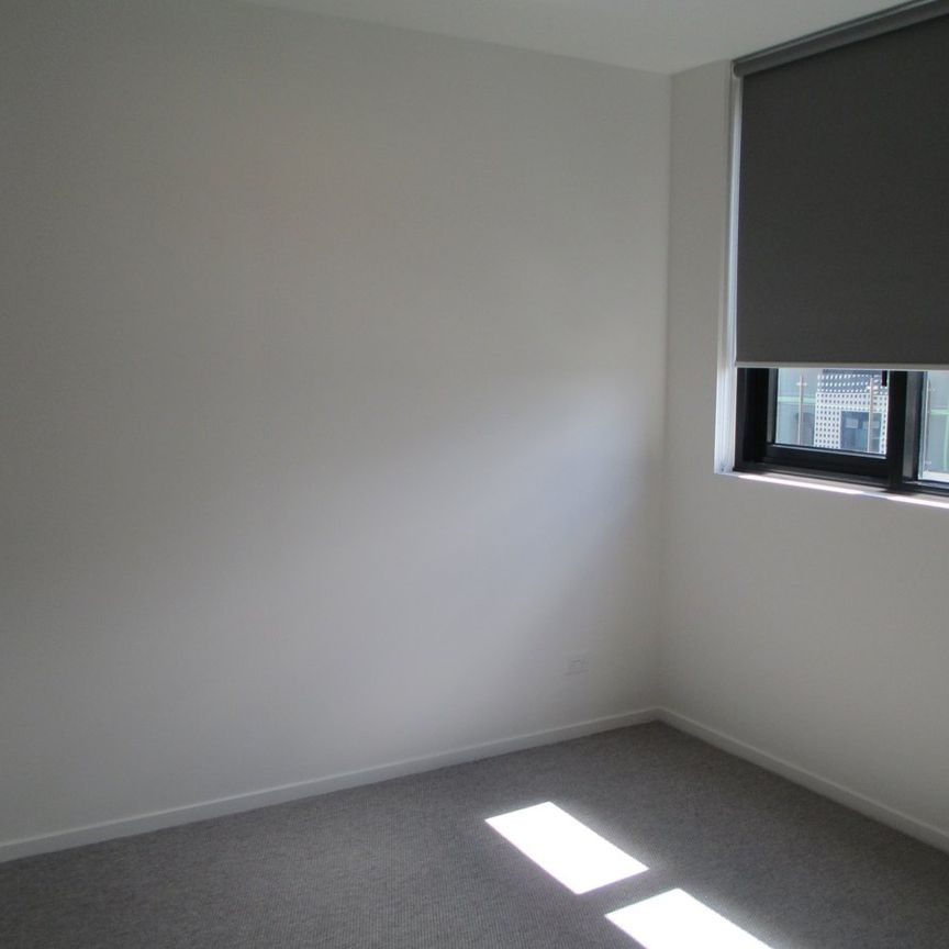 Location, Lifestyle. 2 Bedrooms, 1 bathroom & 1 Secure Car space - Photo 1