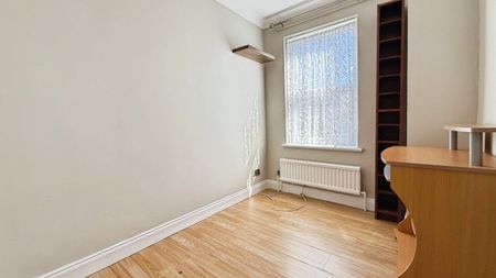 Terraced House to rent - Aspen Green, Erith, DA18 - Photo 5