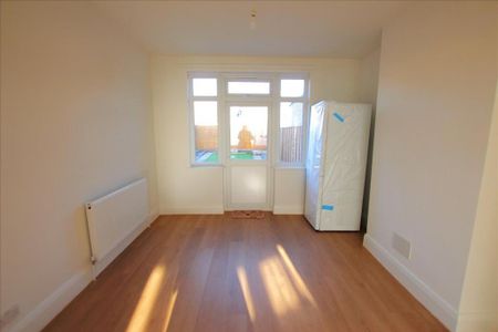 3 bedroom terraced house to rent - Photo 3