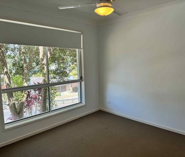 Spacious Two-Storey Family Home – Quiet Location, Modern Comforts - Photo 2
