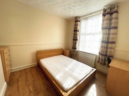 4 bedroom terraced house to rent - Photo 4