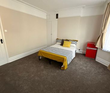 Room in a Shared House, Steele Road, N17 - Photo 2