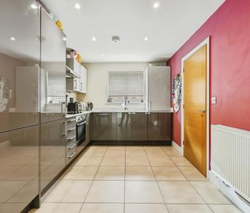 3 bedroom semi-detached house to rent - Photo 3