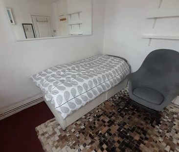 Room in a Shared Flat, Bernard Shaw House, NW10 - Photo 3