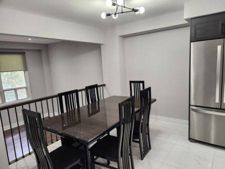 For Lease - 7 Poplar Crescent, Aurora, Ontario - Photo 3