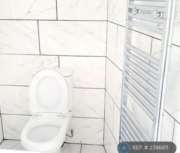 1 bedroom in a house share to rent - Photo 6