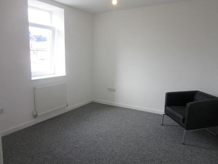 2 bedroom maisonette to rent - Photo 2
