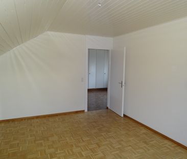 Charmante Dachwohnung mit 2 Balkonen - Foto 3
