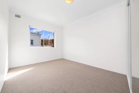 Apartment with 2 bedrooms & 1 bathroom - Photo 4