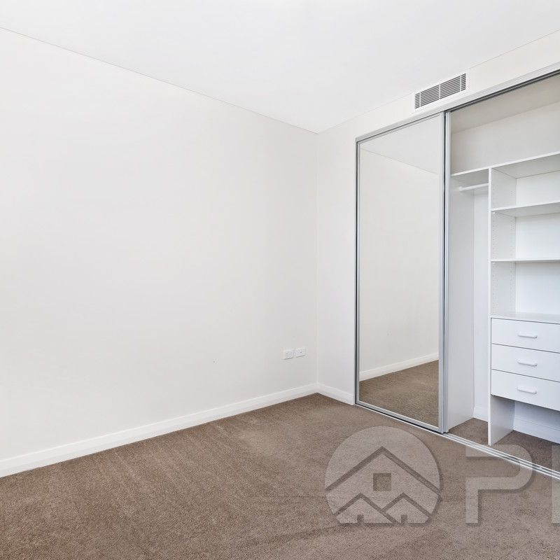 Spacious & Modern 3 Bedroom Apartment On Level 7. Don't Miss Out! - Photo 1