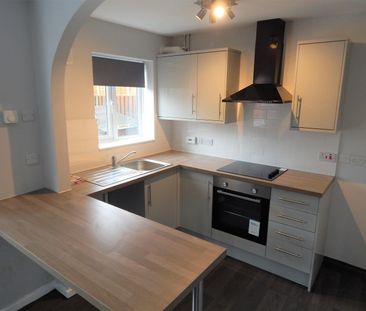 Perryfields Close, Redditch - Photo 1