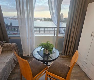 Renovated studio apartment on the Broadwater Southport! - Photo 4