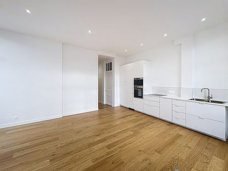 Appartement à louer - REIMS -PLACE DU FORUM - Photo 3