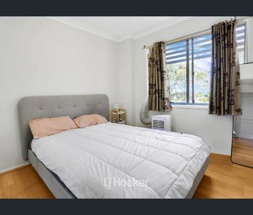 Spacious 2 Bedroom Apartment With 2 Balconies In A Convenient Locat... - Photo 4