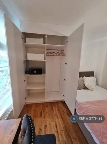1 bedroom in a house share to rent - Photo 4