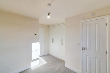 3 Bedroom House - Semi-Detached - Photo 5