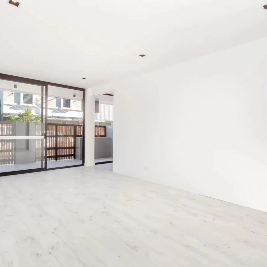 1/62-64 Pittwater Road, - Photo 1