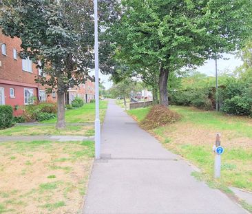 1 Bed Flat, Royston Gardens, IG1 - Photo 6