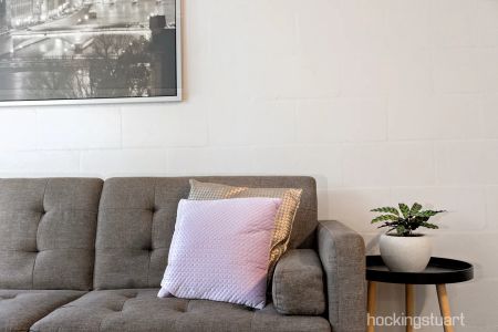 Conveniently located & Generously sized 1 bedroom - Photo 4