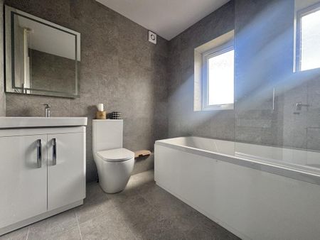 3 bedroom semi-detached house to rent - Photo 5