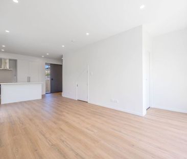 NEW LYNN, 3 BEDROOMS - Photo 1