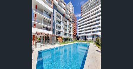 Luxurious Spacious Apartment with oversized study area in Prime Location - Photo 5